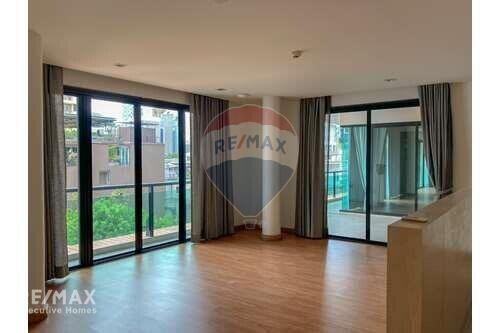 Spacious 3 Bed Condo for Rent near BTS Plonchit on Phetchaburi Road