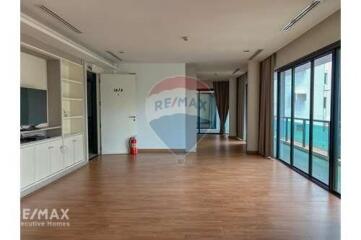 Spacious 3 Bed Condo for Rent near BTS Plonchit on Phetchaburi Road