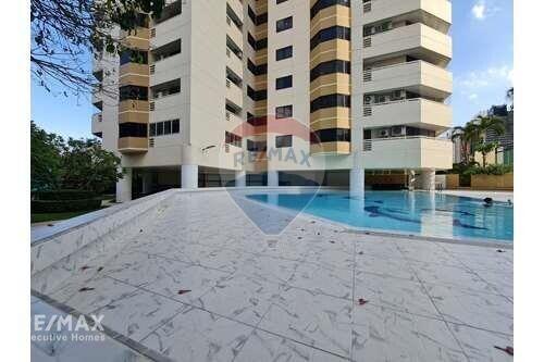 2 Bed Condo for Rent near BTS Phrom Phong (4 Mins Walk) in Sukhumvit 39