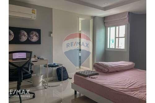 Pet Friendly 3-Bed Condo for Rent Near BTS Phrompong, Sukhumvit 39