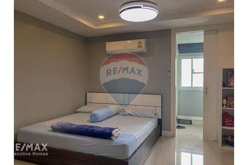 Pet Friendly 3-Bed Condo for Rent Near BTS Phrompong, Sukhumvit 39