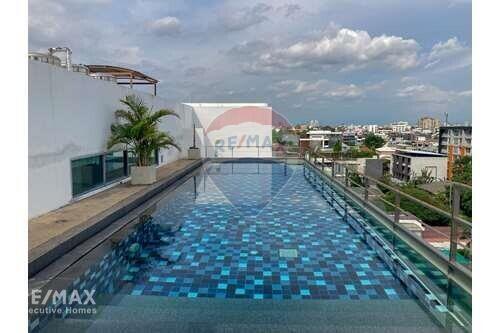 Pet Friendly 1 Bed Condo for Sale near BTS Ekkamai, Sukhumvit 63 with Easy Access to BTS Phra Khanong