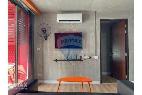 Pet Friendly 1 Bed Condo for Sale near BTS Ekkamai, Sukhumvit 63 with Easy Access to BTS Phra Khanong