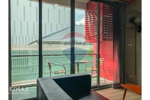 Pet Friendly 1 Bed Condo for Sale near BTS Ekkamai, Sukhumvit 63 with Easy Access to BTS Phra Khanong