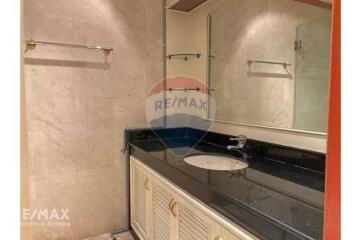 Modern 2 Bed Condo for Rent 9 Mins Walk from BTS Phrom Phong, Sukhumvit 39