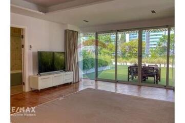 Pet Friendly 2 Bed Condo for Rent near BTS Asoke and Phrompong on Sukhumvit Road