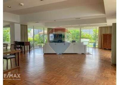 Pet Friendly 2 Bed Condo for Rent near BTS Asoke and Phrompong on Sukhumvit Road