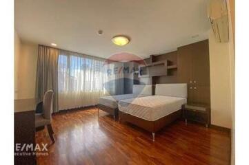 Pet Friendly 2 Bed Condo for Rent near BTS Phrompong and Asoke