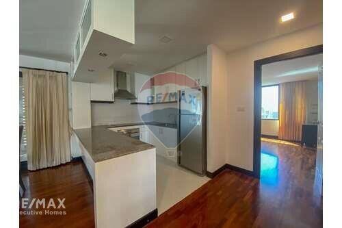 Pet Friendly 2 Bed Condo for Rent near BTS Phrompong and Asoke