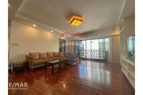 Pet Friendly 2 Bed Condo for Rent near BTS Phrompong and Asoke