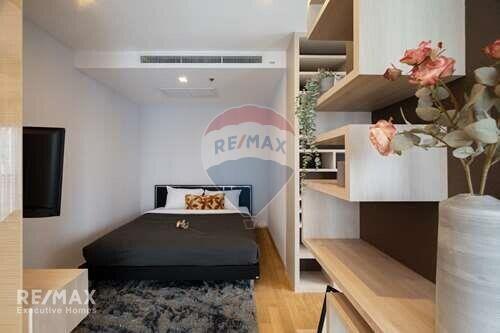 2 Bedroom Condo Steps from BTS Ekkamai