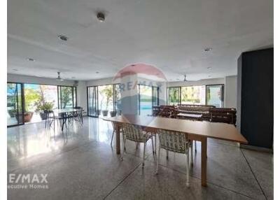 Spacious Condo with Expansive Balcony in Prime Sukhumvit Location