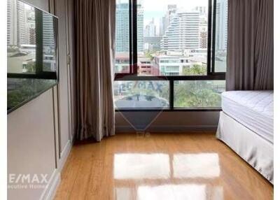 Renovated 2-Bed Condo with Pet-Friendly Amenities  BTS Phrom Phong 17 Mins Walk