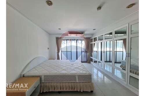 Luxurious 3-Bed Condo in the Heart of Bangkok City Center