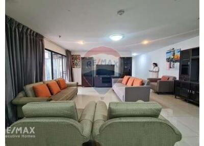 Spacious Condo with Unobstructed View in Prime Sukhumvit Location