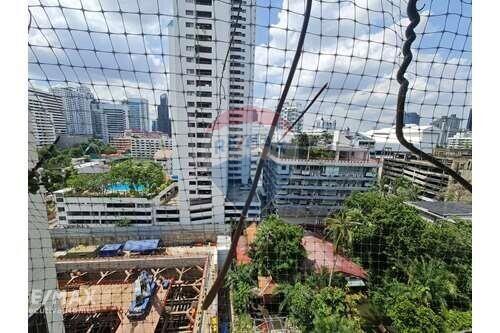 Spacious Condo with Unobstructed View in Prime Sukhumvit Location