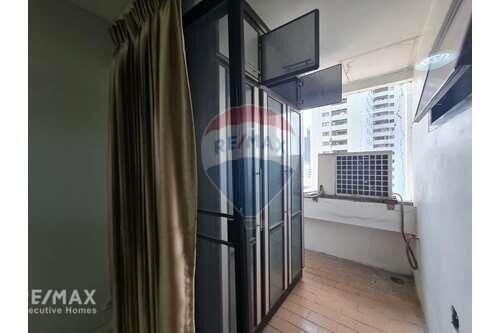 Spacious Condo with Unobstructed View in Prime Sukhumvit Location