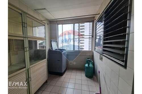 Spacious Condo with Unobstructed View in Prime Sukhumvit Location