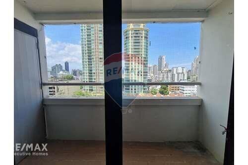 Spacious Condo with Unobstructed View in Prime Sukhumvit Location