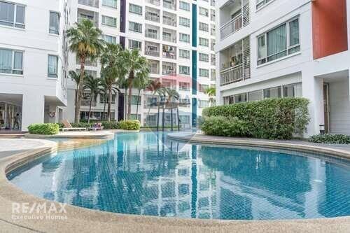 Luxurious 2-Bed Condo with Breathtaking Views, 4 Mins Walk to BTS Phra Khanong