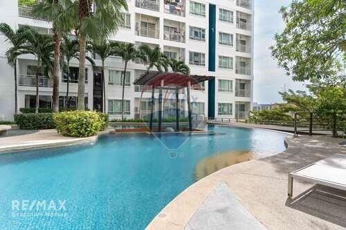 Luxurious 2-Bed Condo with Breathtaking Views, 4 Mins Walk to BTS Phra Khanong