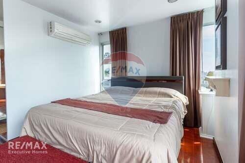 Luxurious 2-Bed Condo with Breathtaking Views, 4 Mins Walk to BTS Phra Khanong