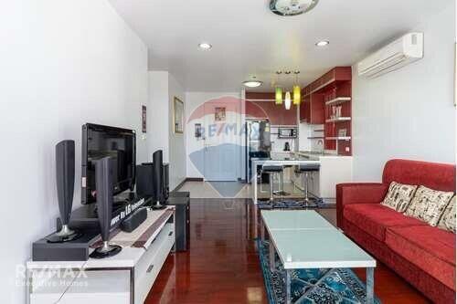 Luxurious 2-Bed Condo with Breathtaking Views, 4 Mins Walk to BTS Phra Khanong