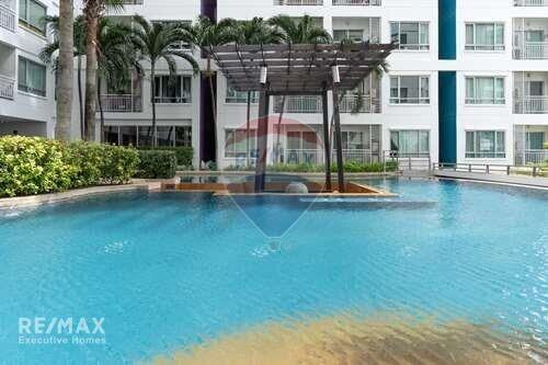 Luxurious 2-Bed Condo with Breathtaking Views, 4 Mins Walk to BTS Phra Khanong