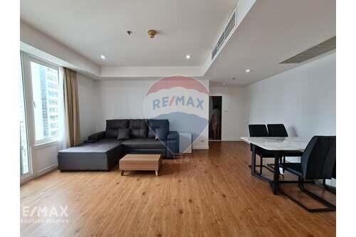 Spacious Condo with Open View on Sukhumvit 24  Balcony  Prime Location near BTS Phrom Phong