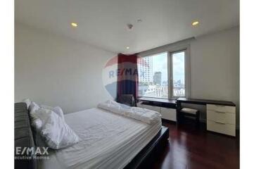 Pet-Friendly 2BR Condo in Chidlom Area, 12 Mins Walk to ARL Ratchaprarop