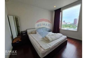 Pet-Friendly 2BR Condo in Chidlom Area, 12 Mins Walk to ARL Ratchaprarop