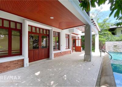Luxurious 6 Bedroom Detached House with Private Pool in Ekkamai