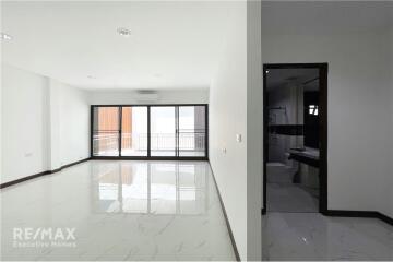 Spacious Home Office Haven: 1,000 sq.m. Building for Rent in Sukhumvit 71 - House with Commercial Space