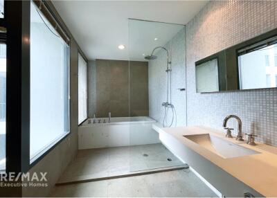 Conveniently Located Unit Near Phrom Phong BTS