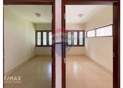 Charming Detached House with Private Pool/Garden near Nana BTS