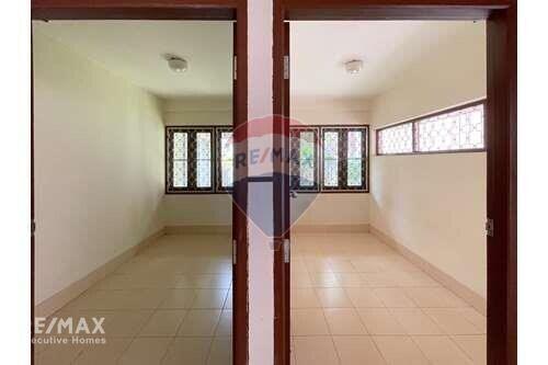 Charming Detached House with Private Pool/Garden near Nana BTS