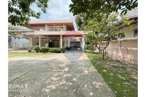 Charming Detached House with Private Pool/Garden near Nana BTS