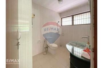 Charming Detached House with Private Pool/Garden near Nana BTS