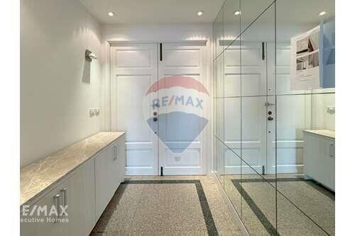 Luxurious 3 Bedroom Condo with 250 Sqm. in Phrom Phong - Newly Renovated