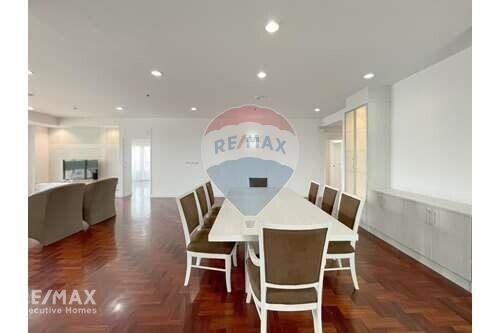 Luxurious 3 Bedroom Condo with 250 Sqm. in Phrom Phong - Newly Renovated