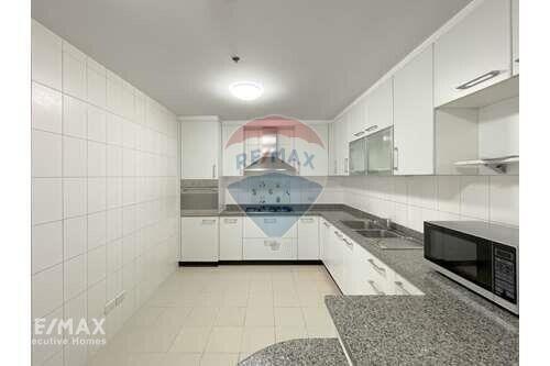 Luxurious 3 Bedroom Condo with 250 Sqm. in Phrom Phong - Newly Renovated