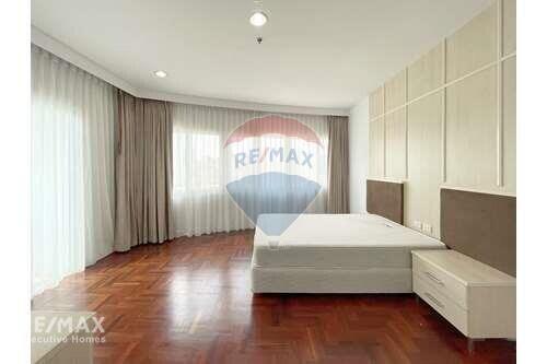 Luxurious 3 Bedroom Condo with 250 Sqm. in Phrom Phong - Newly Renovated