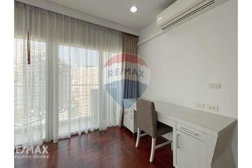 Luxurious 3 Bedroom Condo with 250 Sqm. in Phrom Phong - Newly Renovated