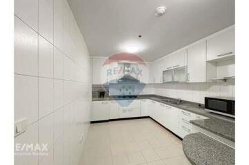 Luxurious 3 Bedroom Condo with 250 Sqm. in Phrom Phong - Newly Renovated