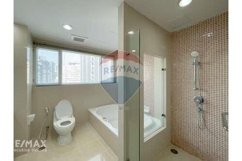 Luxurious 3 Bedroom Condo with 250 Sqm. in Phrom Phong - Newly Renovated