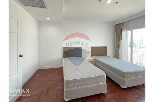 Luxurious 3 Bedroom Condo with 250 Sqm. in Phrom Phong - Newly Renovated