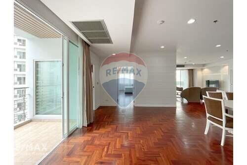 Luxurious 3 Bedroom Condo with 250 Sqm. in Phrom Phong - Newly Renovated