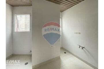 Luxurious 3 Bedroom Condo with 250 Sqm. in Phrom Phong - Newly Renovated