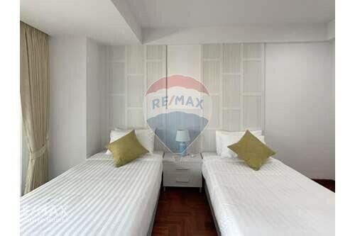 Luxurious 2 Bedroom Condo with Outstanding Amenities in Phrom Phong