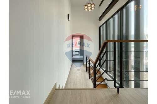 Pet-friendly Townhouse with 31 Bedrooms near BTS Ekkamai